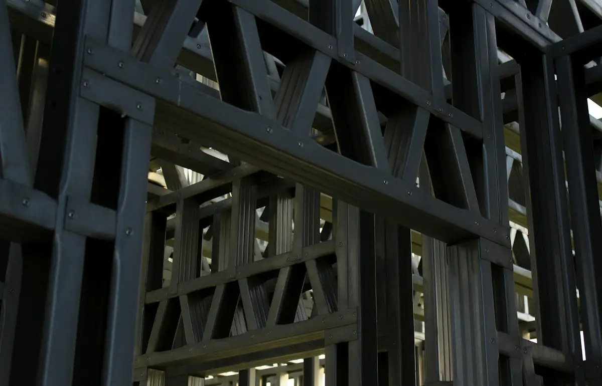 Black metal frame during daytime (stock photo)